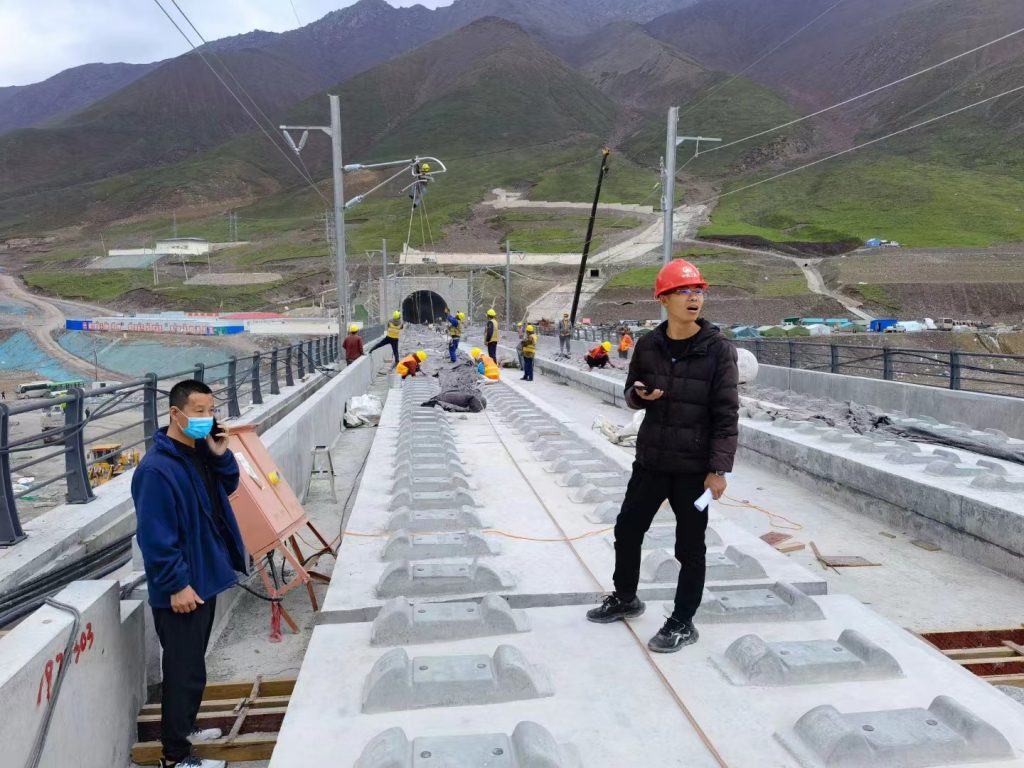 河北安银建工高铁伸缩缝项目现场02